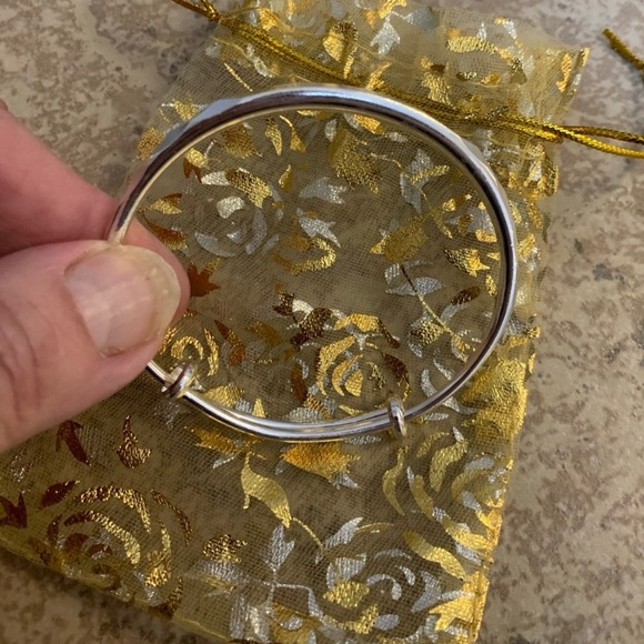 New! Silver-Toned adjustable bangle bracelet with the word “Lucky” engraved - Picture 5 of 5